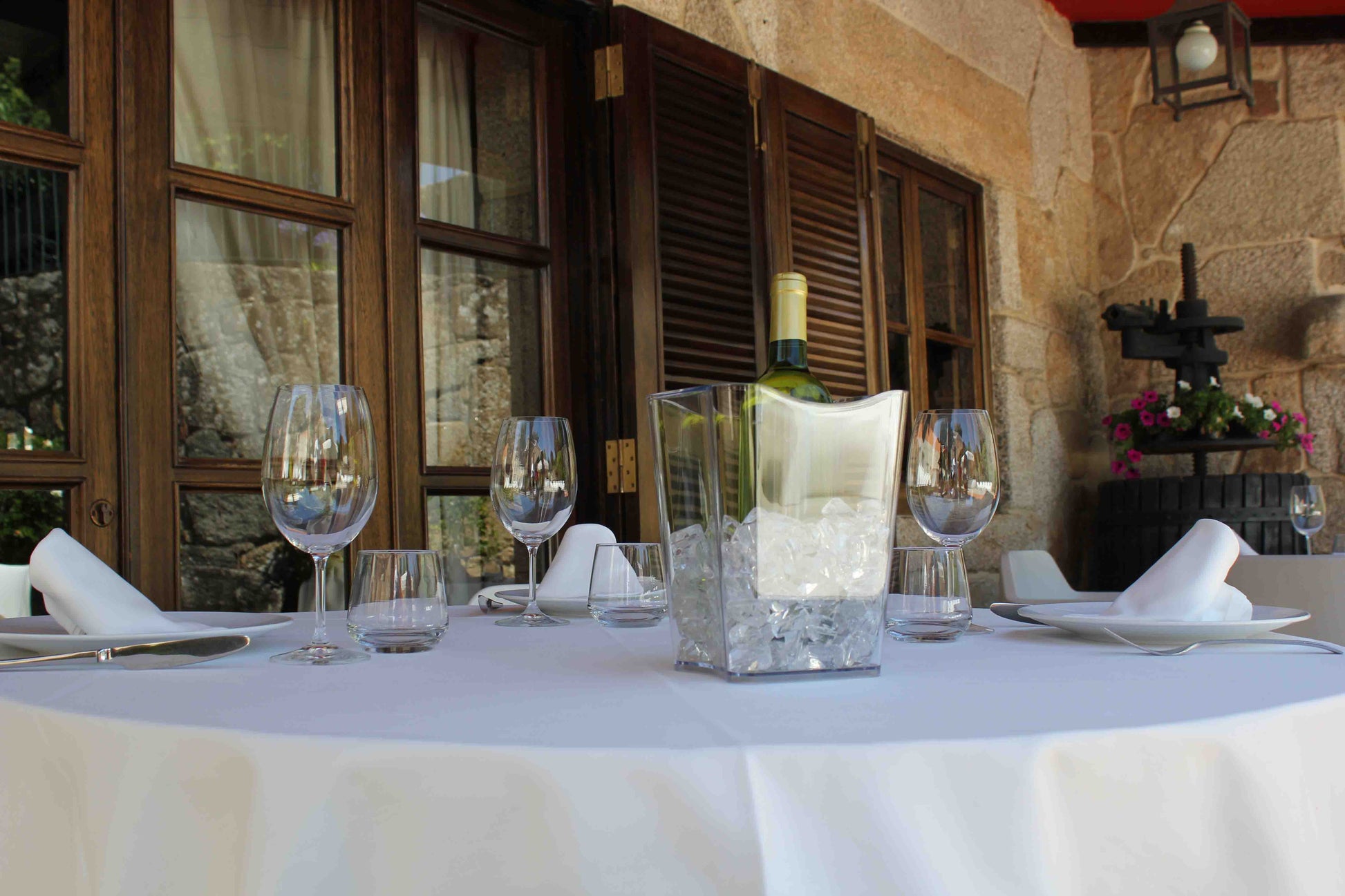 Secchiello portaghiaccio per vino trasparente AC, con bottiglia al suo interno
