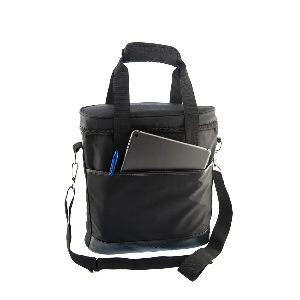 Borsa isotermica per il trasporto di tre bottiglie di vino, colore nero, con esempio di personalizzazione.