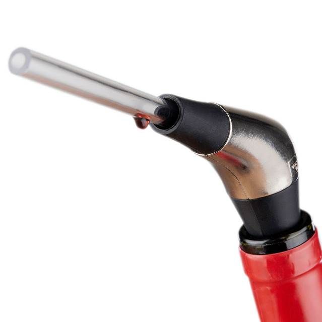 Dettaglio ravvicinato del versatore per vino Slow Wine Pourer Vacu Vin